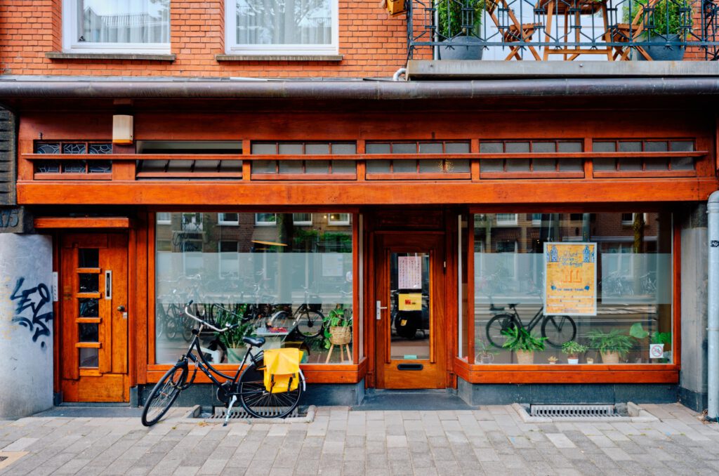 photo-of-school-building-exterior-front-view-dutch-courses-amsterdam