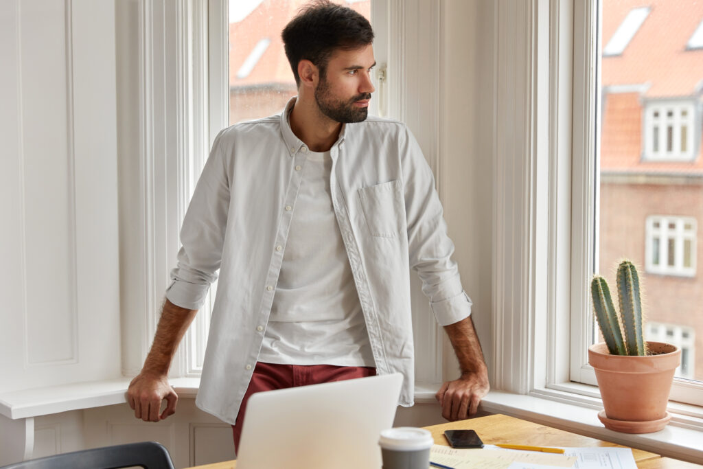 man-wearing-linen-shirt-at-work