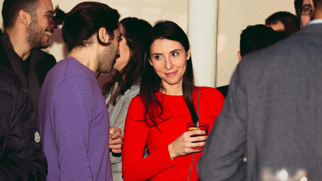 single-people-talking-at-inner-circle-dating-app-event