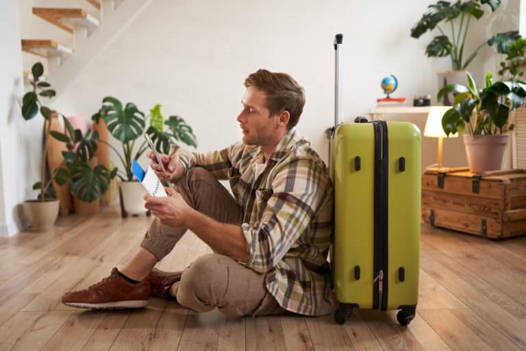 Hand luggage at Dutch airports: The shady game airlines are playing