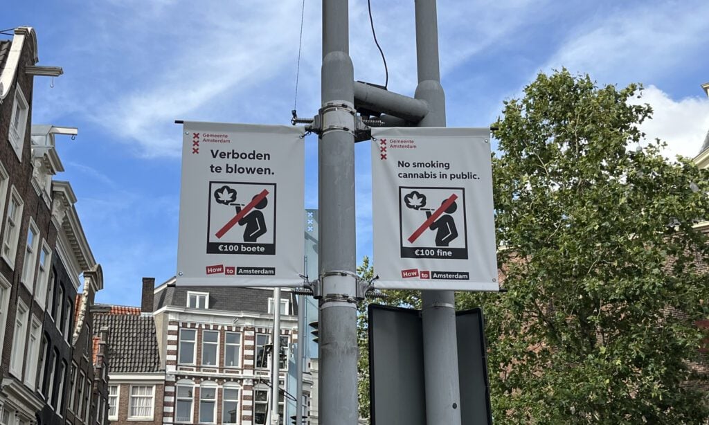 sign-in-amsterdam-illegal-to-smoke-weed