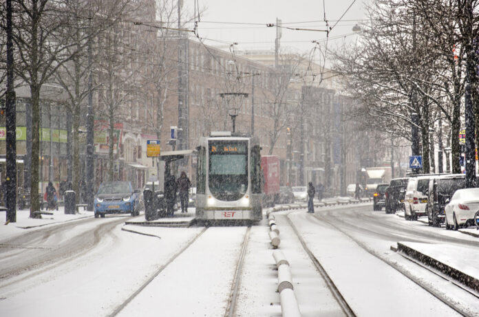 sheet-of-snow-on-rotterdam-tram-lines