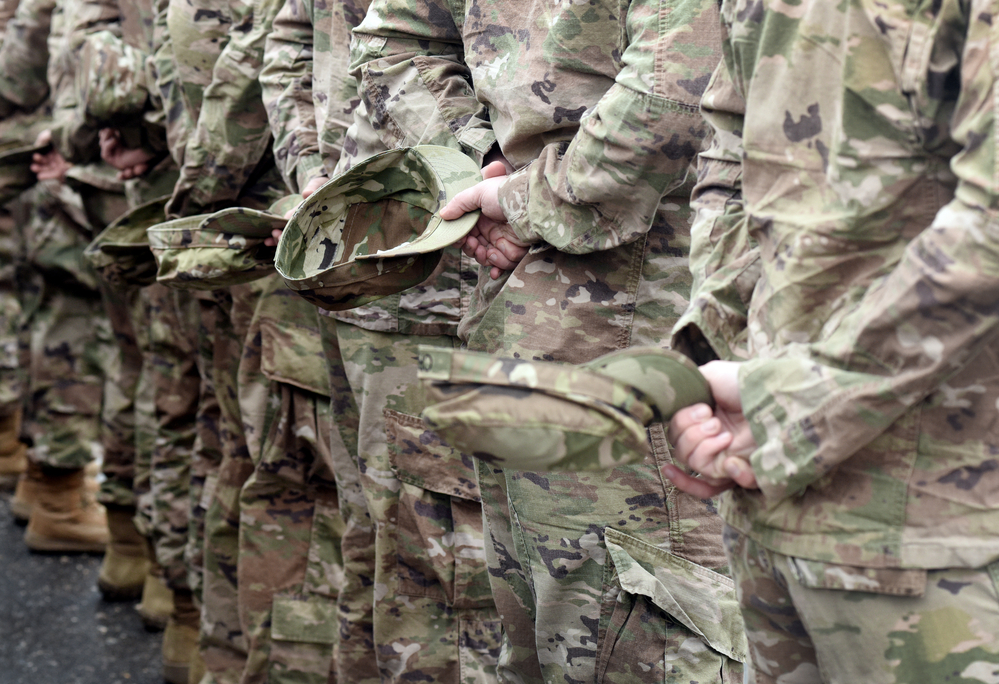 photo-soldiers-holding-hats-behind-backs
