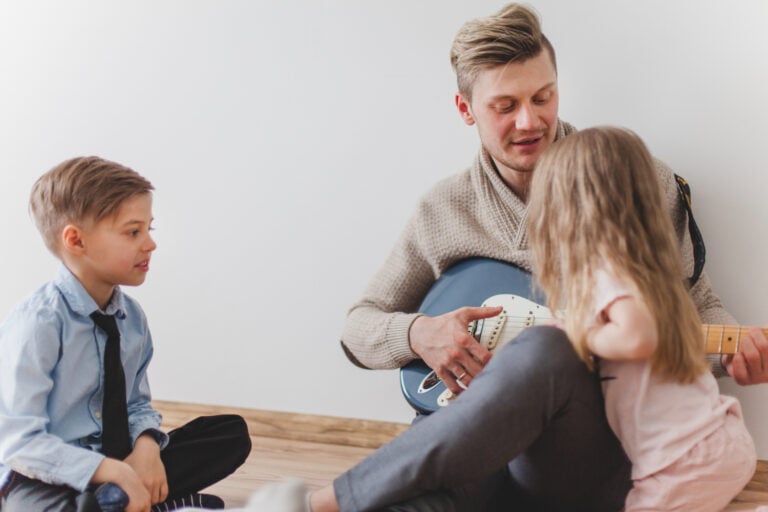 photo-of-father-sitting-on-floor-with-children-while-getting-a-divorce-in-the-Netherlands