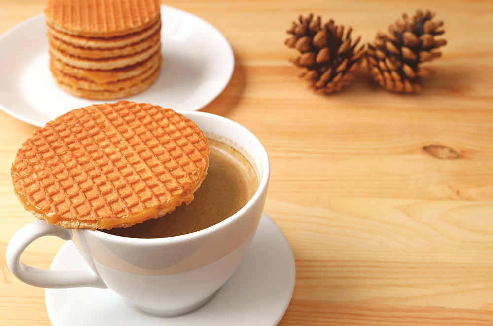 photo-of-stroopwafel-over-cup-of-warm-coffee-how-to-eat-stroopwafel