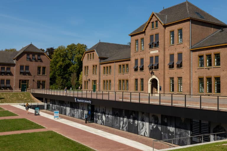 Maastricht University closes meditation cabin due to students having sex in it