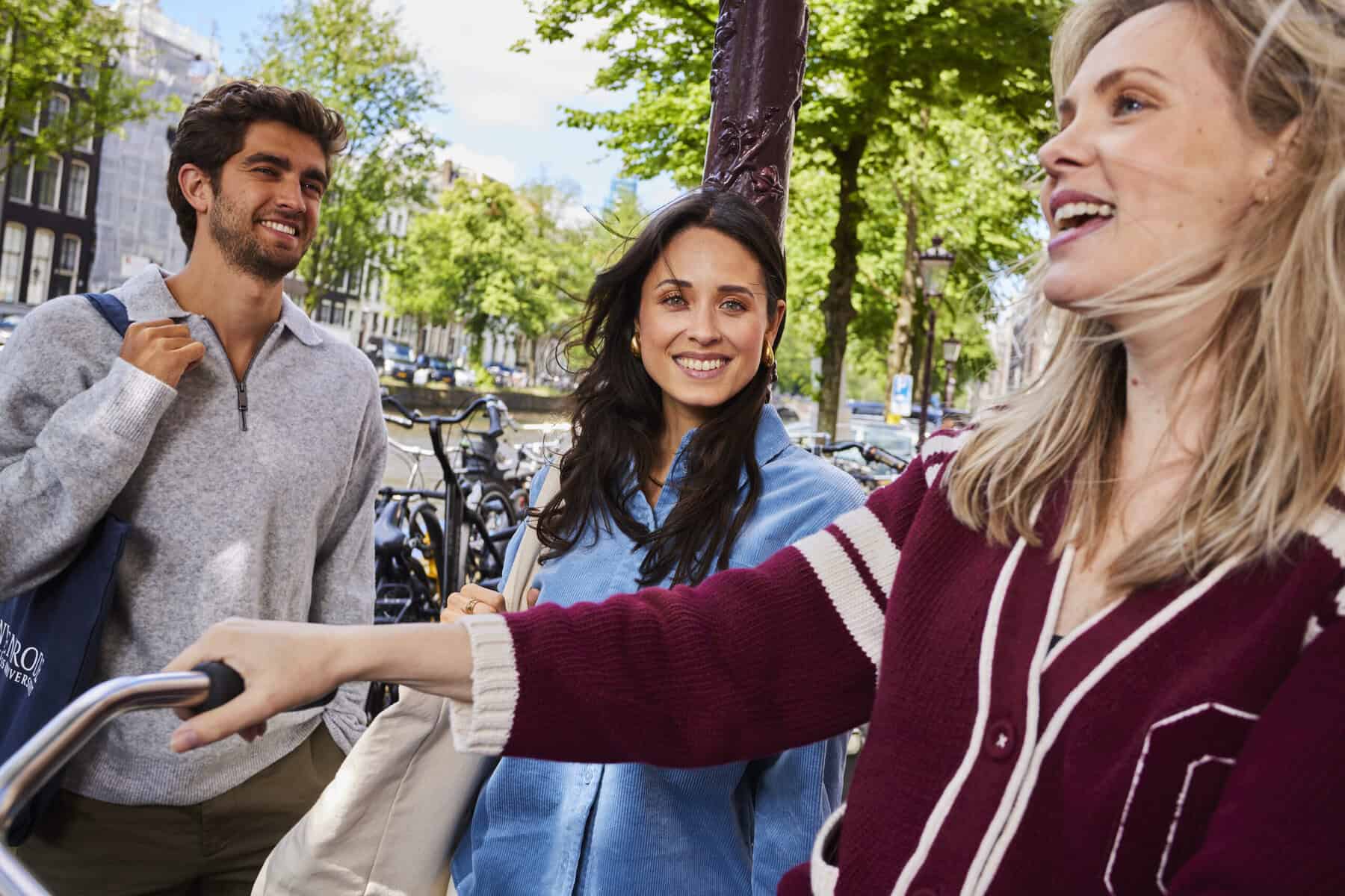 students-at-nyenrode-business-universiteit-walking-along-a-dutch-street-with-a-canal