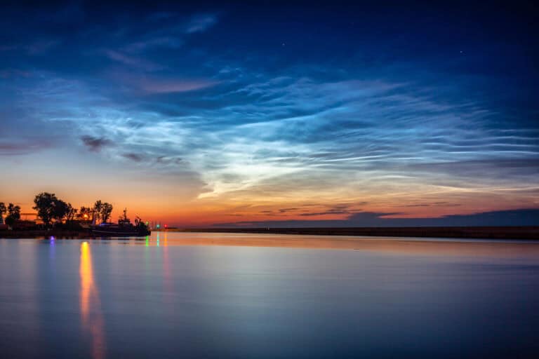 The Netherlands may get glowing clouds this weekend (and no, it’s not the northern lights)