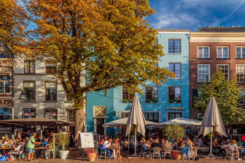 people-relaxing-at-Dutch-cafes-enjoying-summer-weather-in-the-netherlands