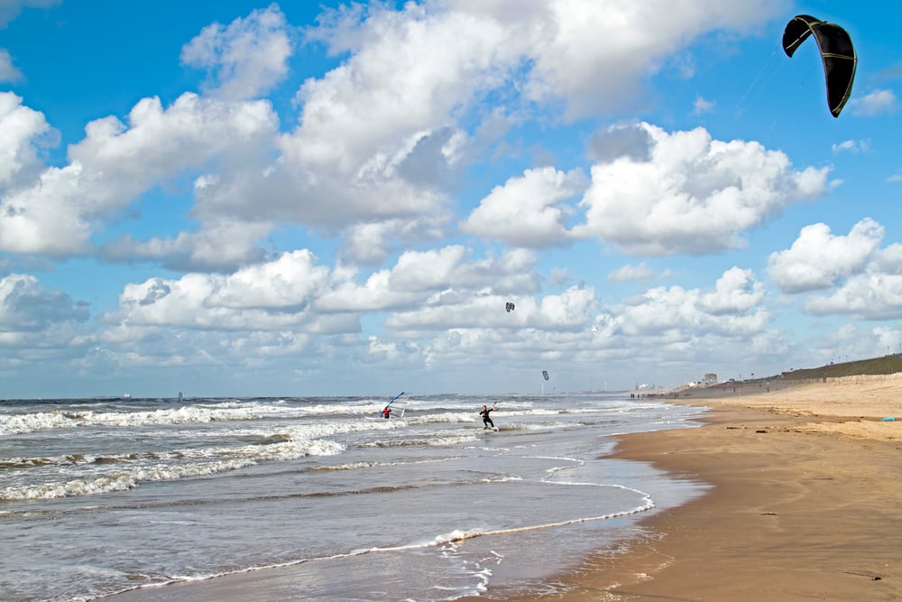 photo-people-kite-surfing-at-zaandvoort-beach