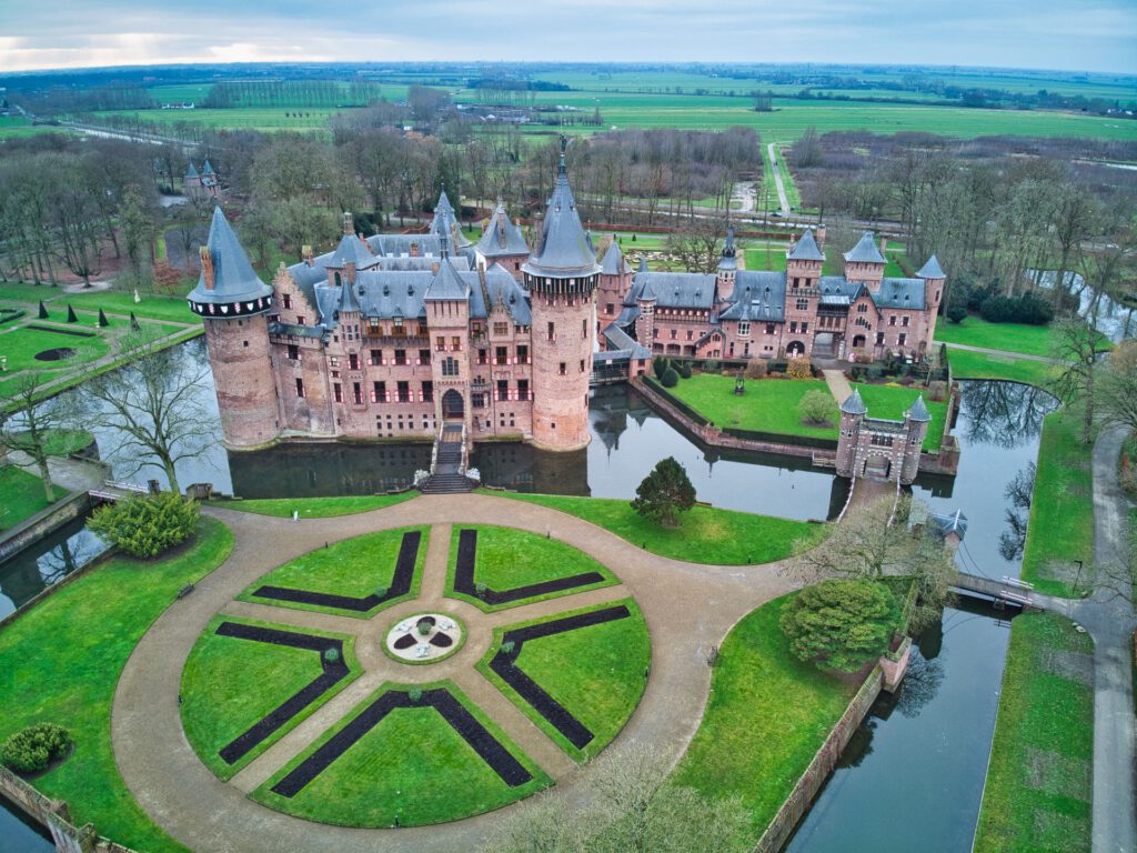 De-Haar-Castle-Utrecht-and-gardens