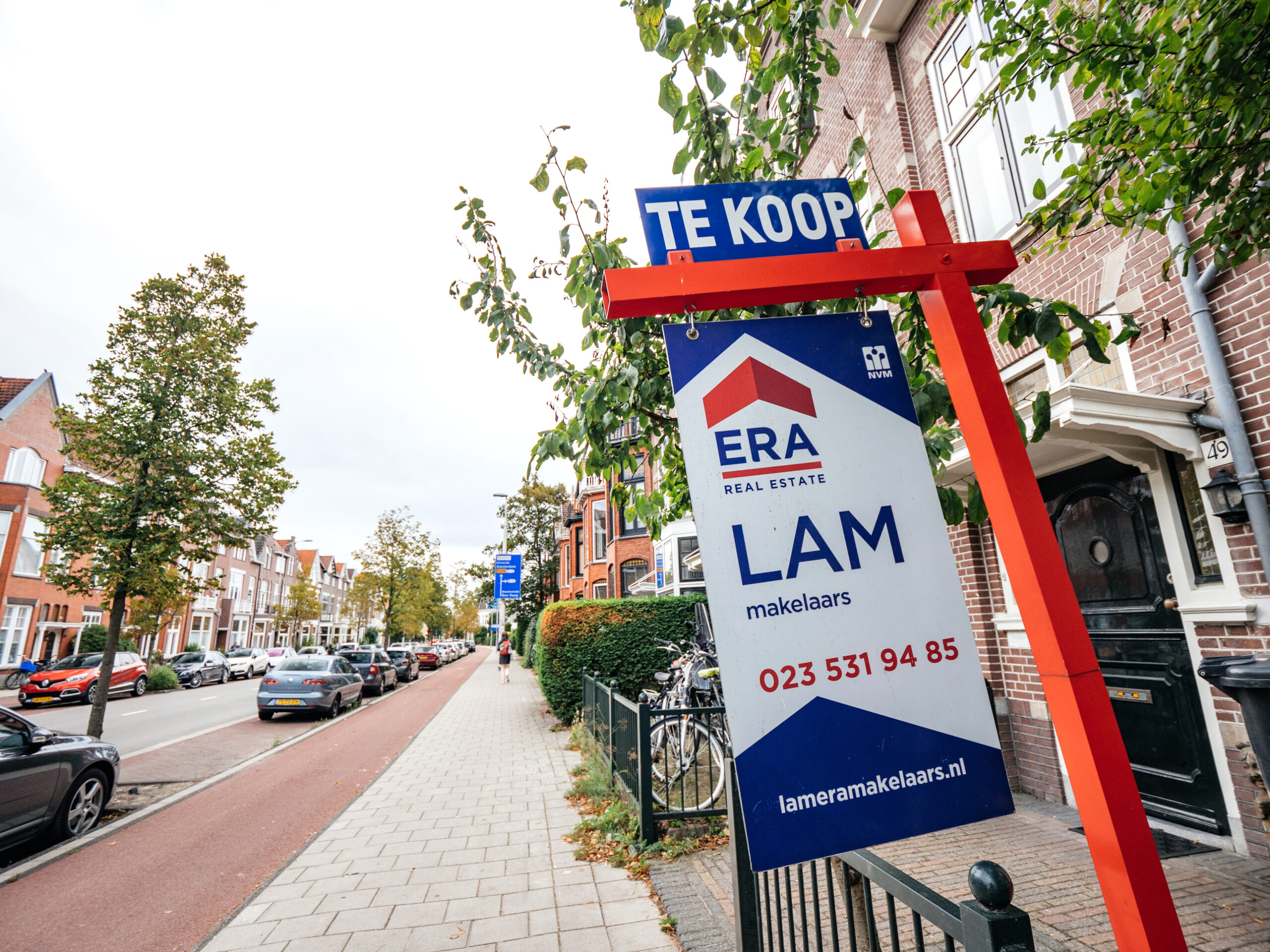 photo-of-te-koop-sign-on-house-for-sale-in-the-netherlands-a-term-you-should-know-when-buying-a-house-in-the-netherlands