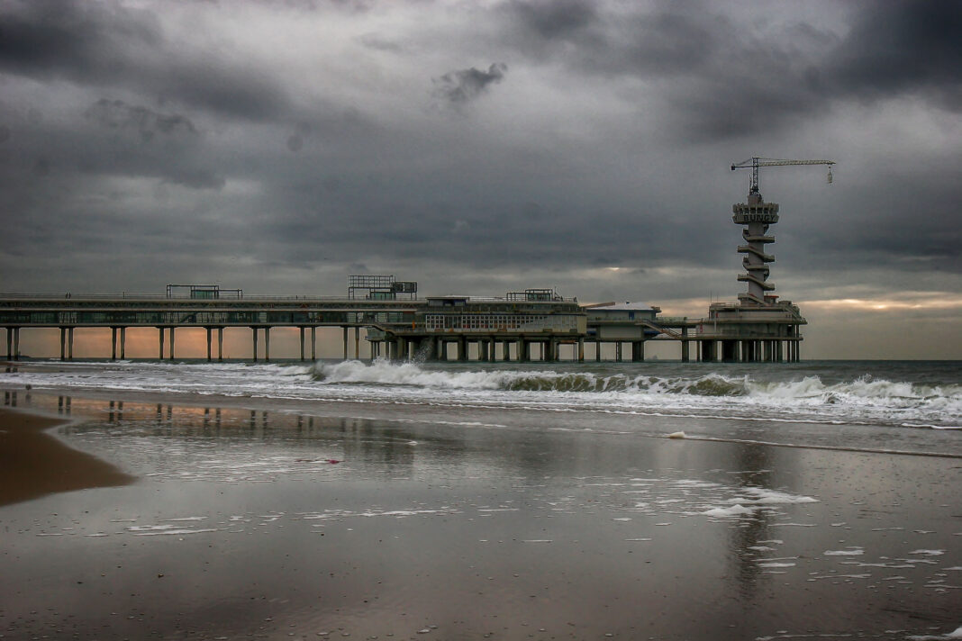 photo-of-stormy-grey-sky-over-den-haag-coast