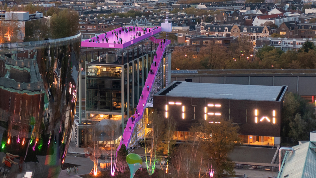 photo-het-podium-in-rotterdam-bright-pink-rooftop-stage