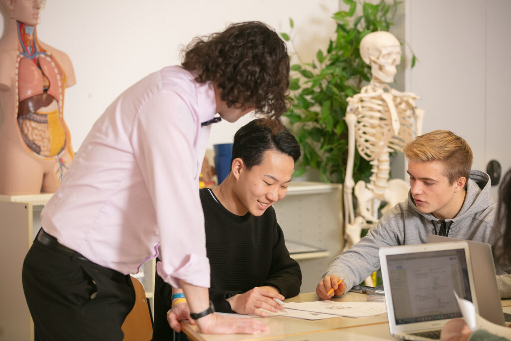 teacher-interacting-with-international-high-school-students-nord-anglia-rotterdam