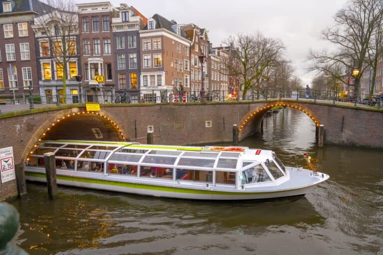 9 tourist traps in the Netherlands (and the best alternatives)
