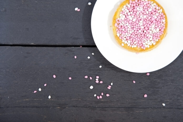 Dutch Quirk #122: Serve gendered sprinkles when a baby is born