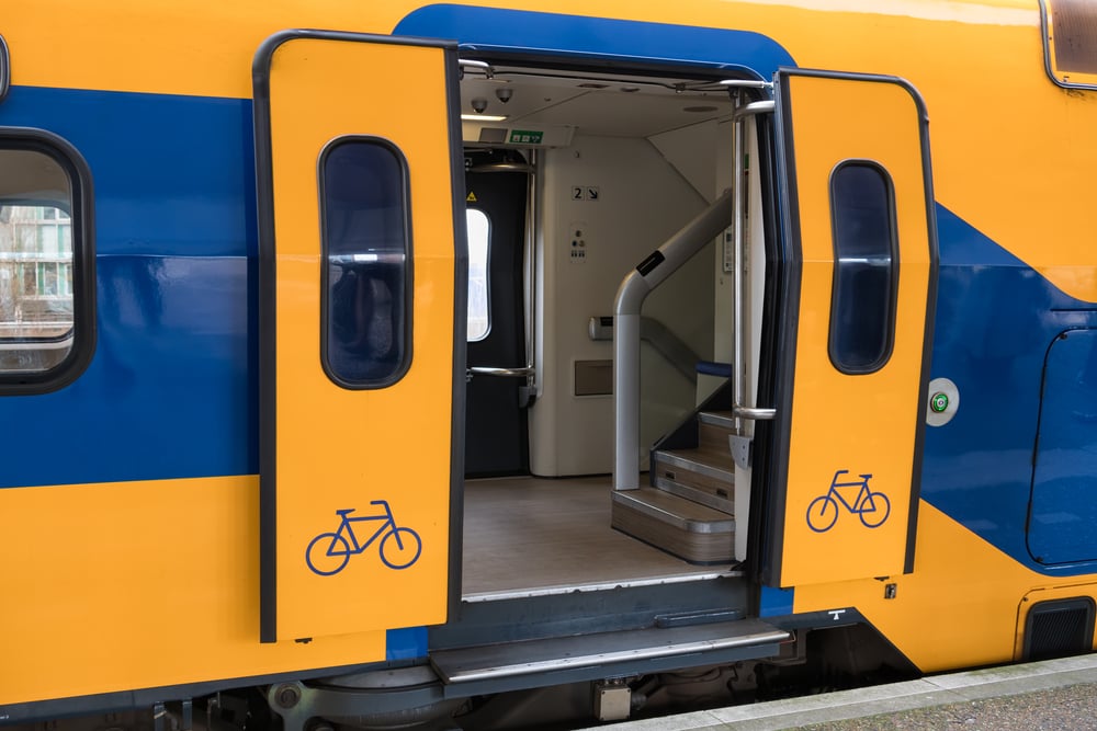 train-dutch-railway-open-door-with-bike-symbol