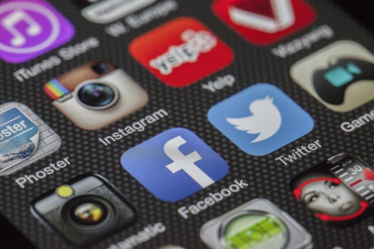 Dutch consumer association demands compensation from Facebook for privacy violations