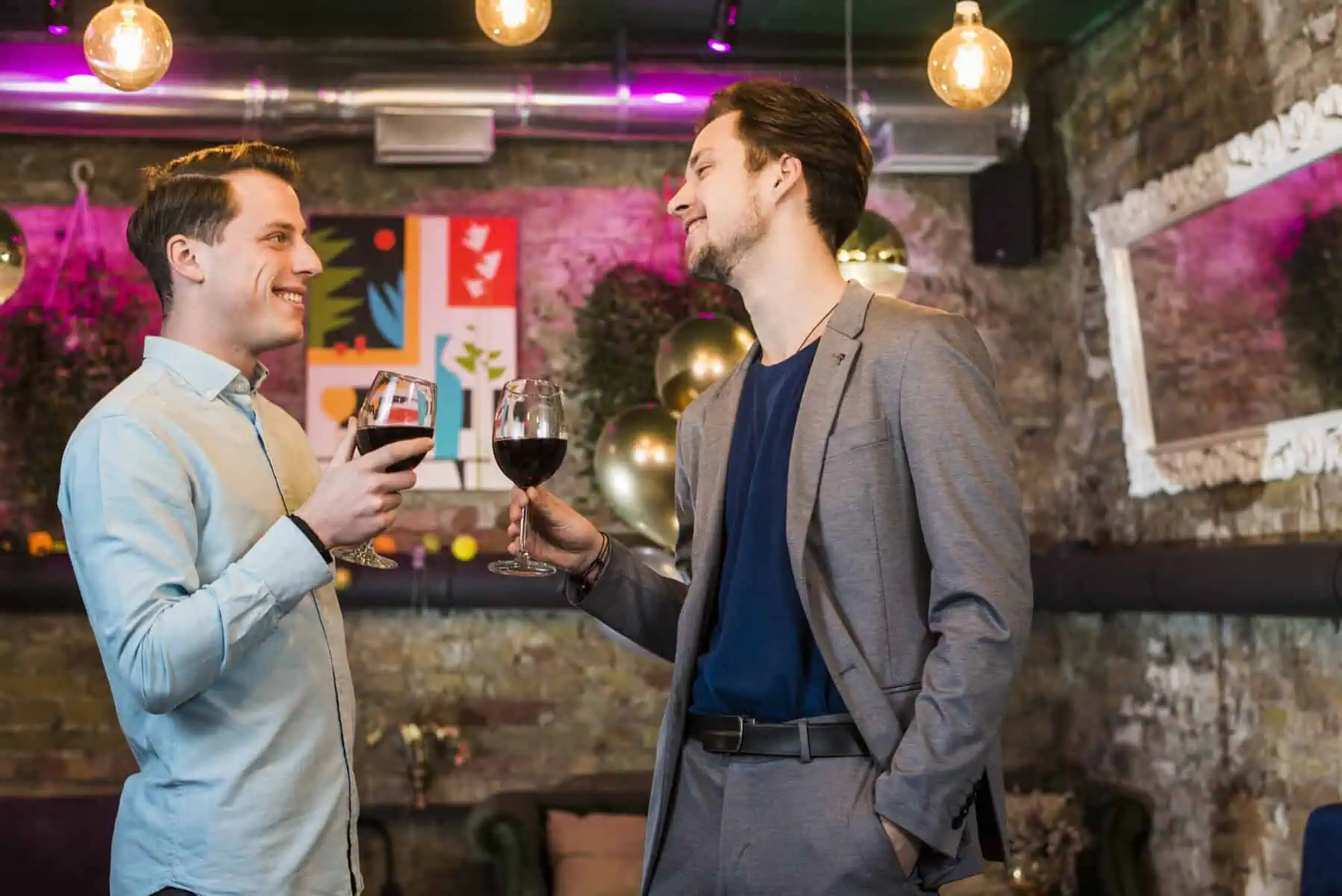 two-men-on-a-date-at-a-bar-in-amsterdam
