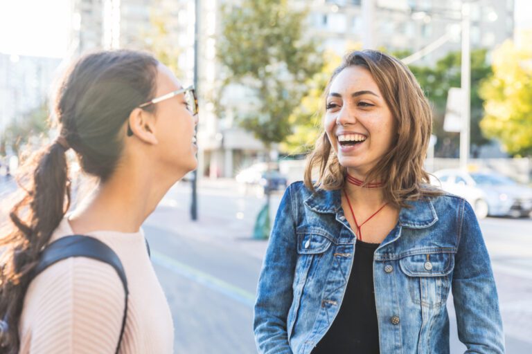 photo-of-two-women-in-the-netherlands-one-looking-confused-trying-to-speak-dutch