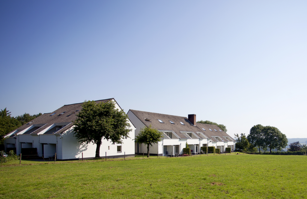 outside-photo-of-u-center-buildings-mental-health-clinic