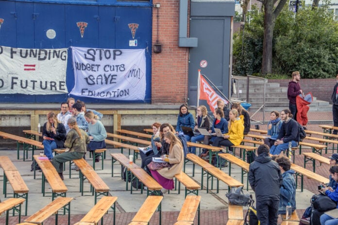 university-of-amsterdam-students-protesting-against-budget-cuts-for-education