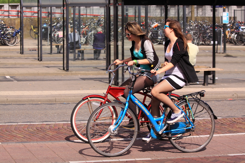 Dutch university issues warning after student nearly abducted while cycling home