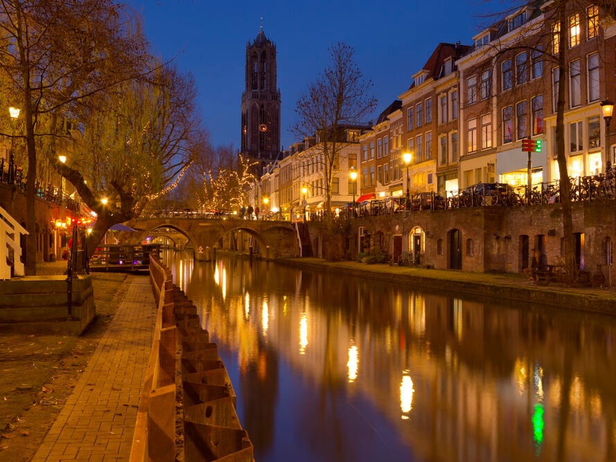 The-Oudegracht-canal-and-Dom-church-in-Utrecht-in-The-Netherlands-at-night-covered-in-lights