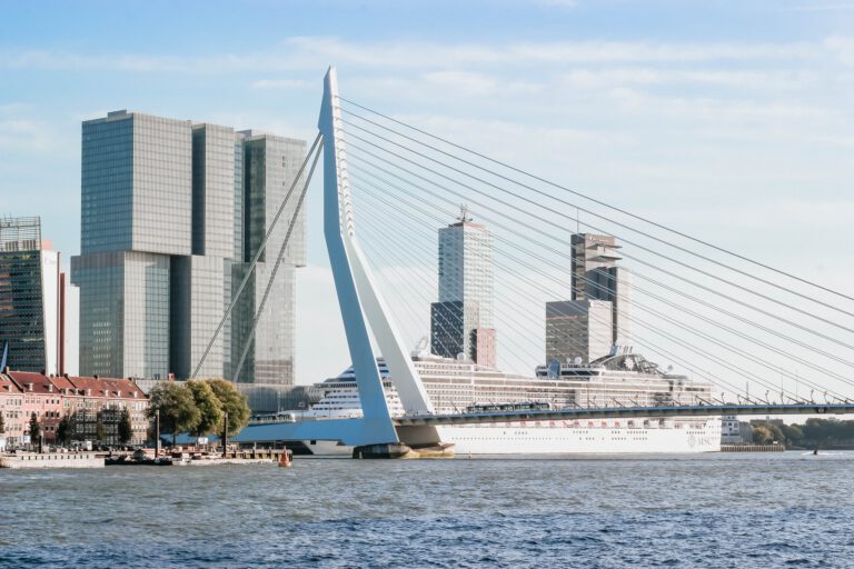 Photo-of-Rotterdam-Erasmus-bridge