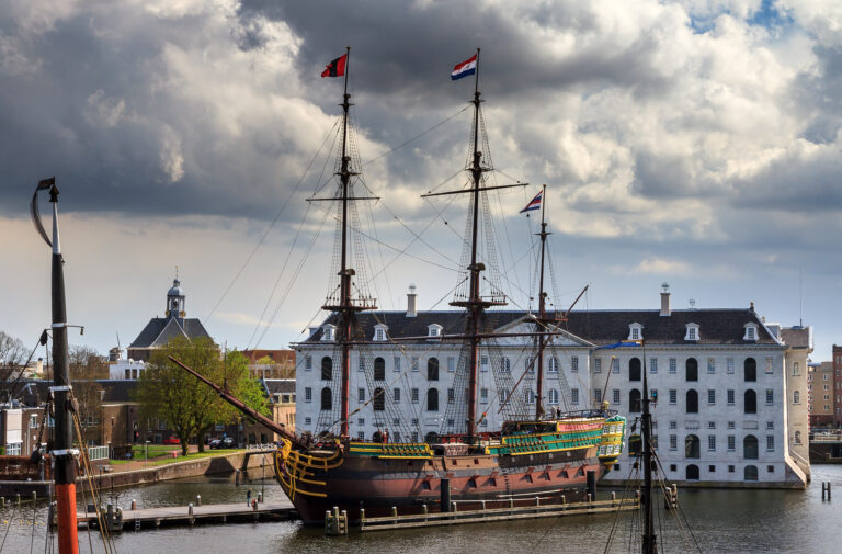 voc-ship-in-amsterdam