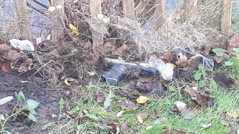 Dutch pupil finds loaded gun in primary school playground