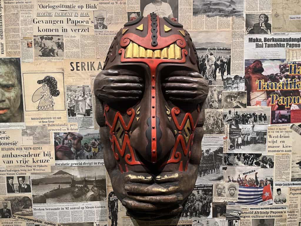 photo-of-contemporary-mask-artwork-at-Time-for-papua-exhibit-at-wereldmuseum-leiden