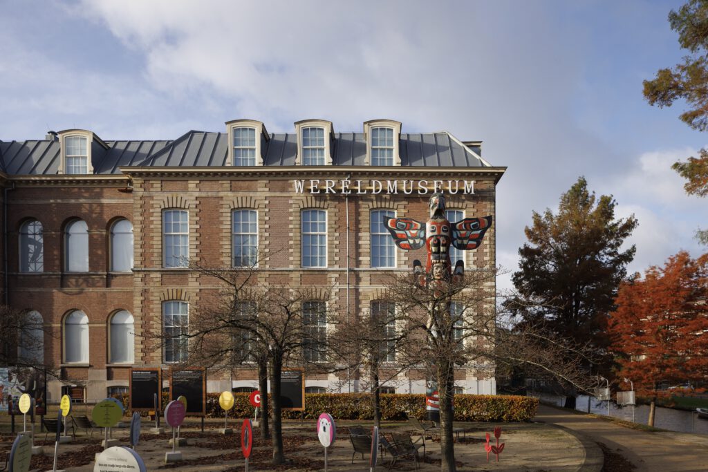 wereldmuseum-leiden-building-outside-view-during-in-brilliant-light-exhibition