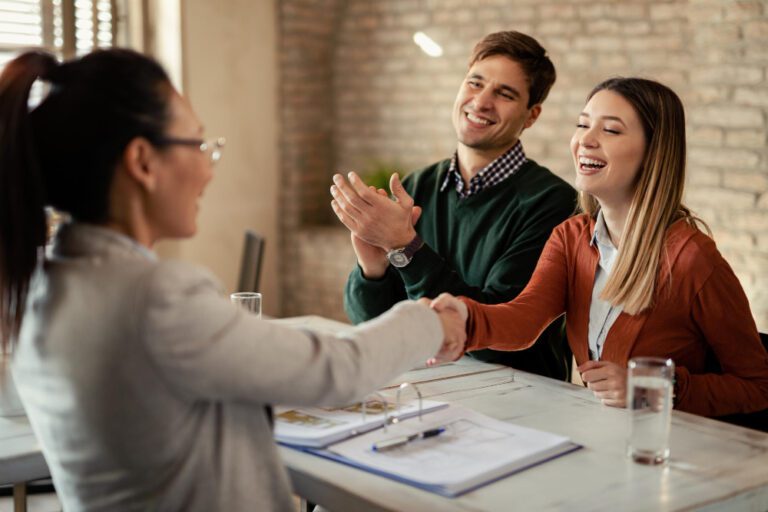 Photo-of-man-and-woman-shaking-hands-with-expert-saving-money-on-buying-a-house-in-the-Netherlands