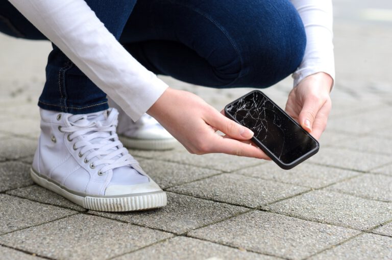 Does my Dutch insurance cover a broken phone screen?