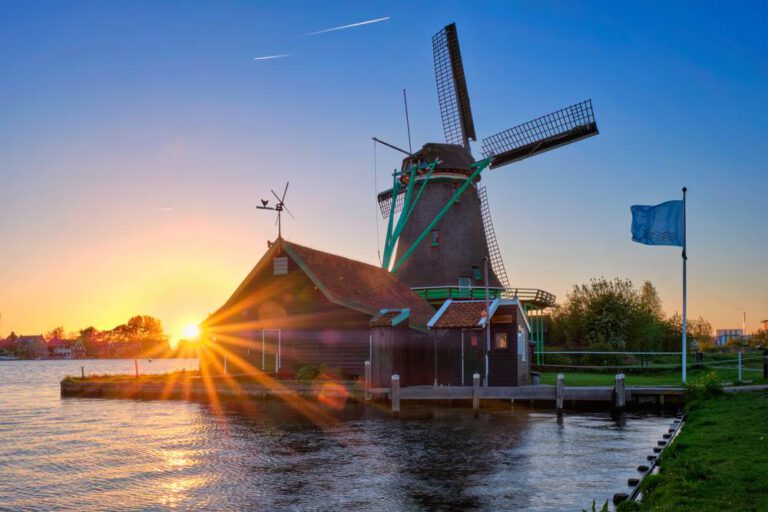 10 ways to travel around Amsterdam and the Netherlands (from your couch!)