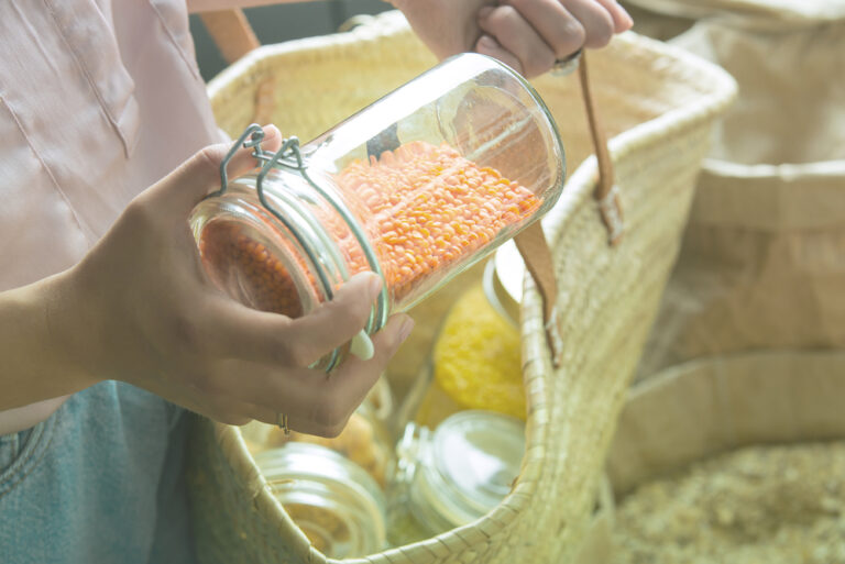 Albert Heijn announces customers can buy food with their own refillable jars