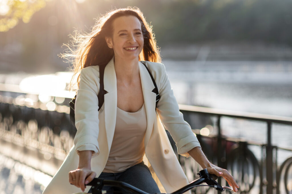 photo-of-woman-in-amsterdam-walking-bike-to-work-in-sun