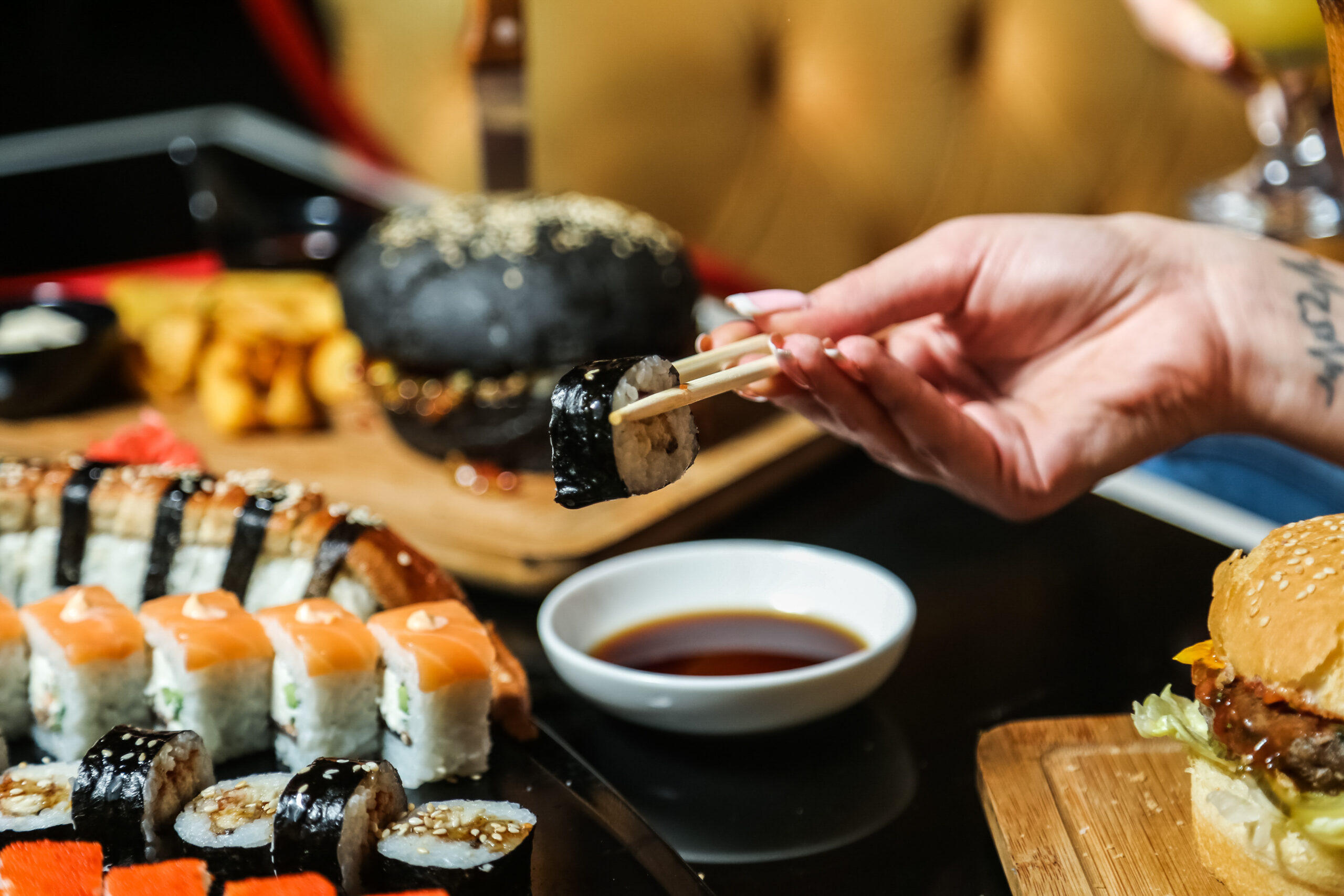 woman-in-the-netherlands-dipping-sushi-in-soy-sauce-at-arigato-show