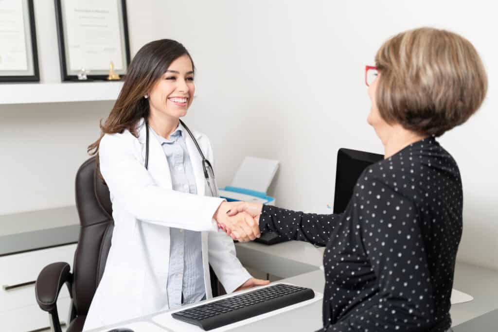 woman-meeting-her-physical-therapist-in-the-netherlands