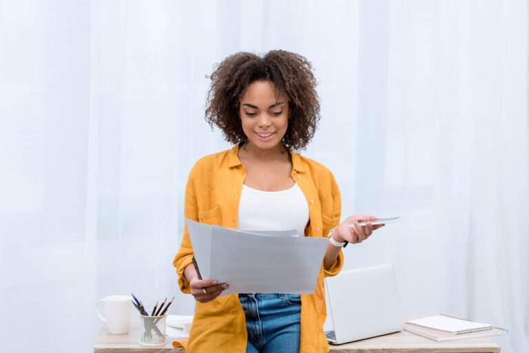 photo-of-woman-reading-dutch-payslip-and-understanding