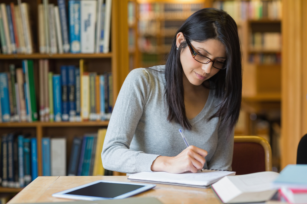 woman-studying-dutch-in-library-using-textbooks-to-learn