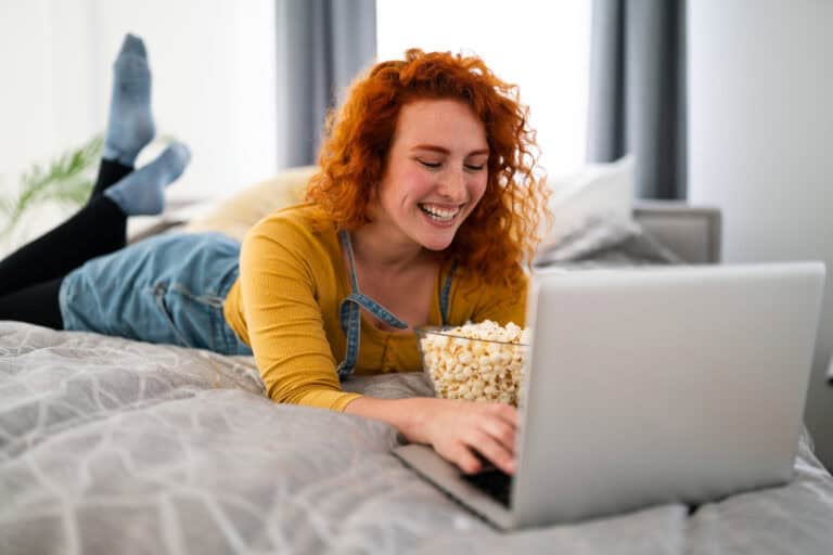 woman-using-a-vpn-service-to-watch-foreign-tv-programmes-on-her-dutch-streaming-service