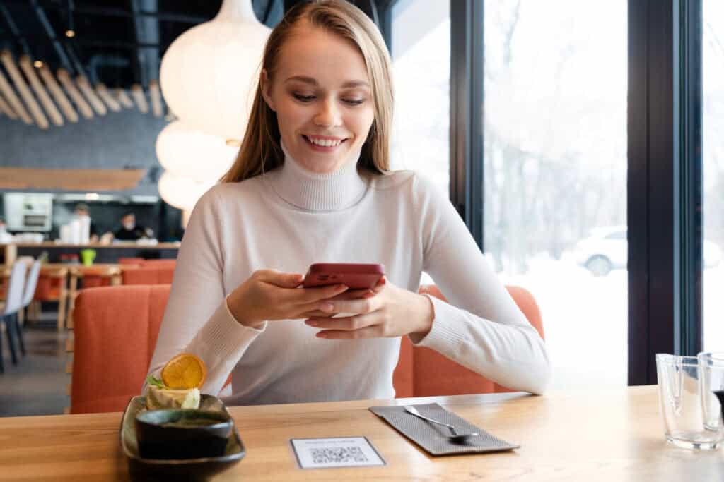 woman-using-european-payment-system-wero-to-pay-at-dutch-restaurant