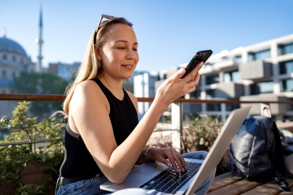 woman-using-jetpac-travel-esim-to-stay-connected-as-she-works-while-on-holiday-in-istanbul-turkey