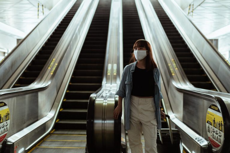 Fewer new expats: coronavirus halves Dutch immigration