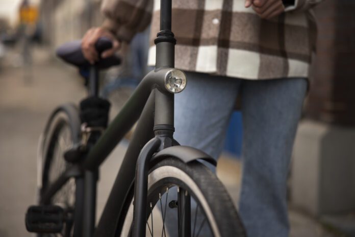 young-adult-using-sustainable-e-bike-Upway-netherlands