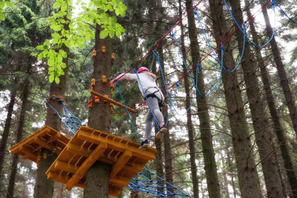 young-girl-climbing-in-the-achterhoek