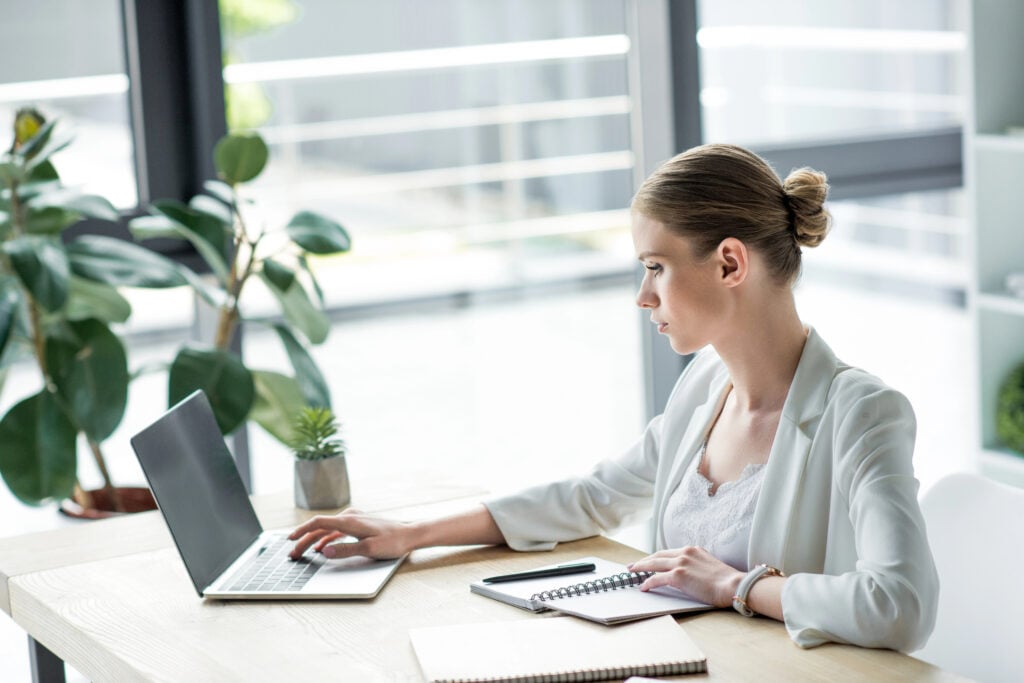 young-international-woman-preparing-for-a-job-interview-with-dutch-recruitment-company-eligible-for-30-percent-ruling